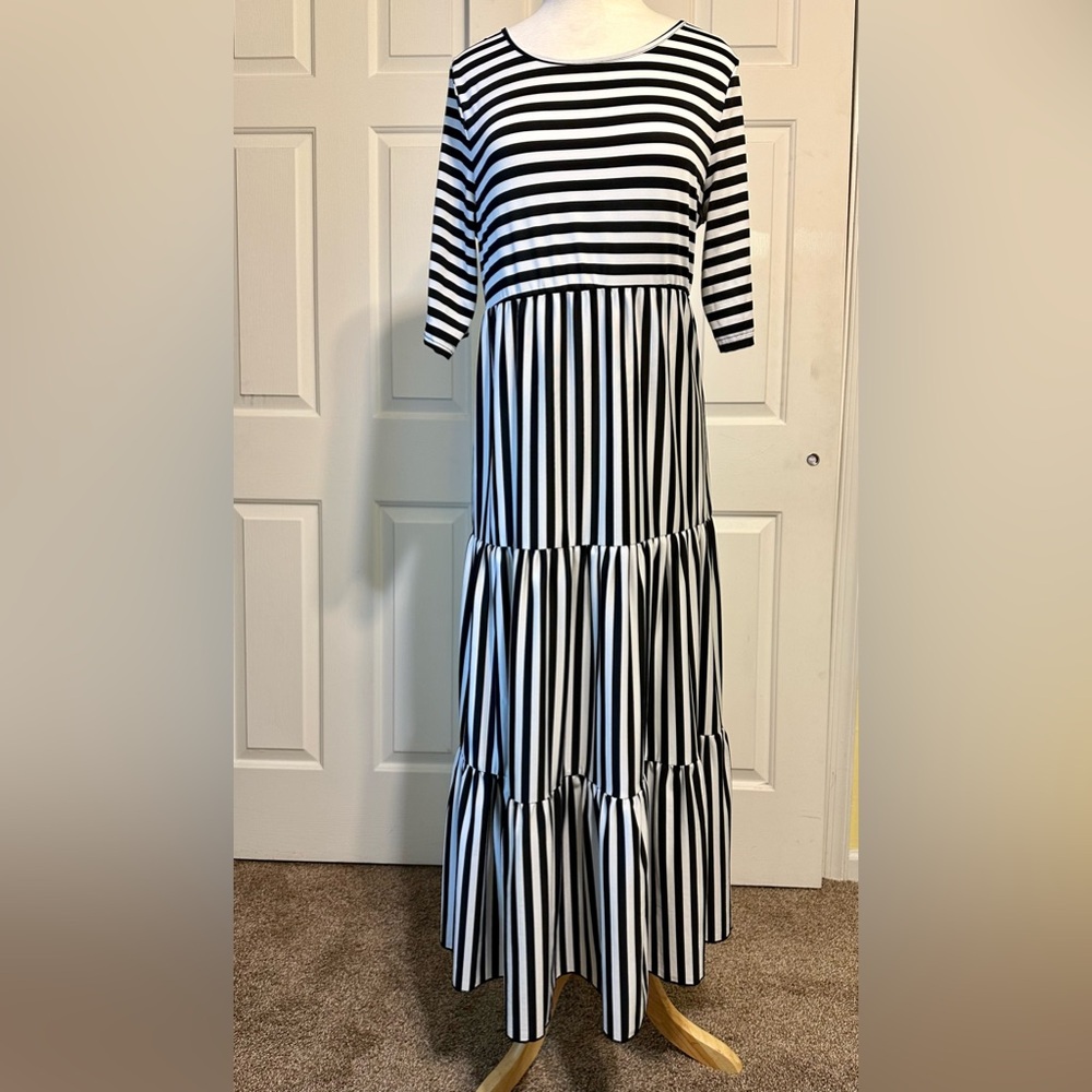 Shein Curve Black & White Strip Tiered Shirt Sleeve Maxi Dress, Sz:1XL